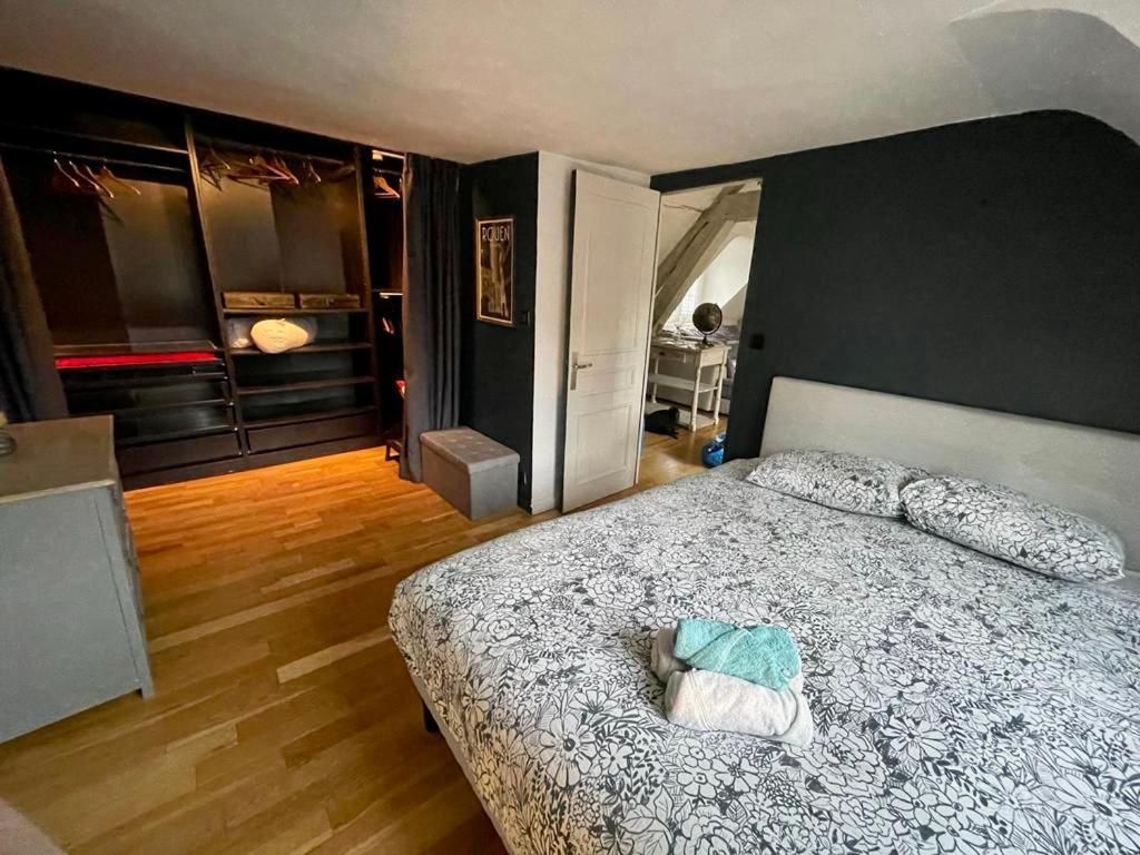 Sous Les Clochers De Rouen - Spacieux Logement Exterior foto